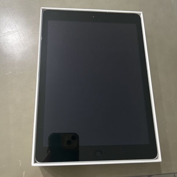 Apple iPad Air 1st Gen A1474 16GB 9.7" Wi-Fi Space Gray- EUC In Box No Cord (#2) - Picture 9 of 12